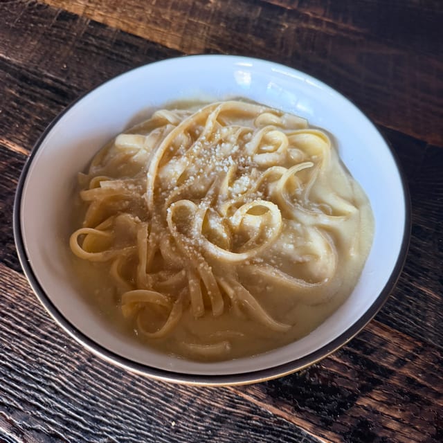Lunch Fettuccine Alfredo.